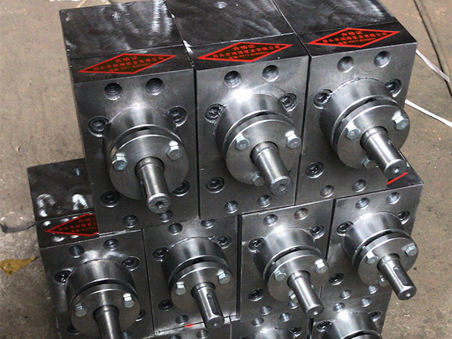 RT系列<strong>熔體泵</strong>/<strong>熱熔膠泵</strong>